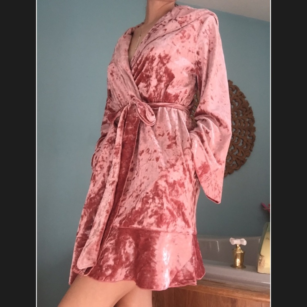 Betsy Johnson Silk Rocker Robe Pink